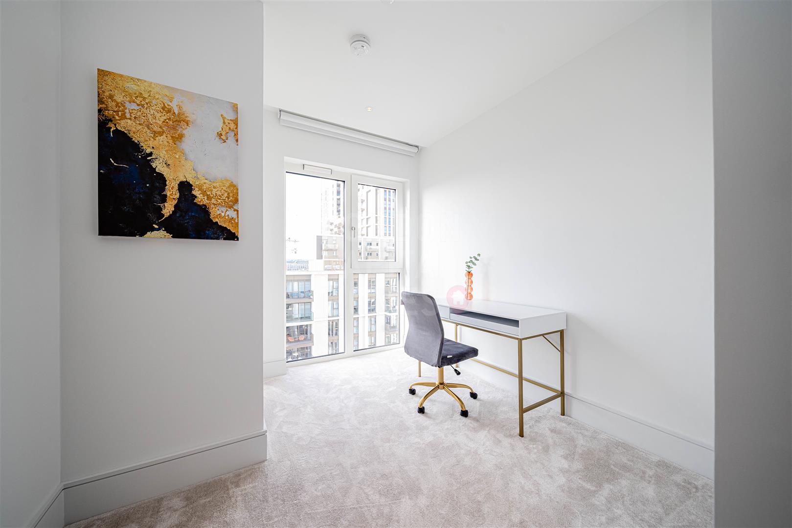 Lincoln Apartments, Fountain Park Way, London